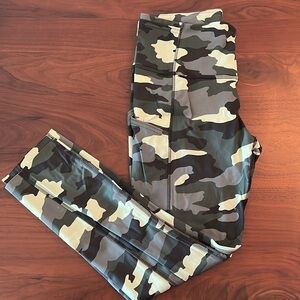 lululemon high rise fast and free crop leggings size 6 camouflage